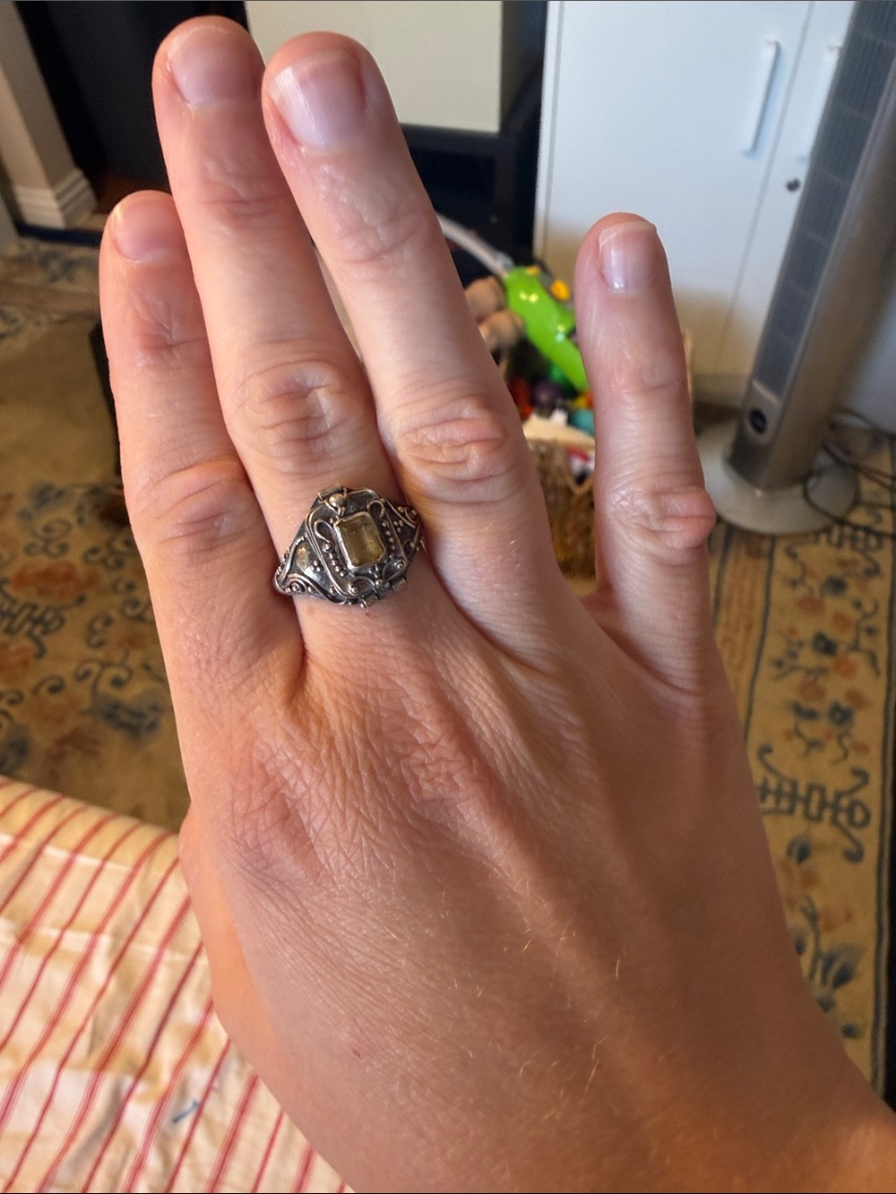 Sterling Silver Ring with Yellow Gemstone - Picture 3 of 3